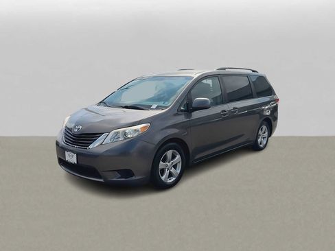 Used 2012 Toyota Sienna LE FWD image 4