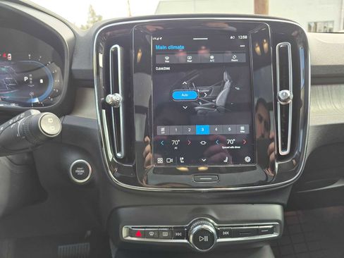 Certified 2023 Volvo XC40 B5 Plus w/ Protection Package Premier image 29