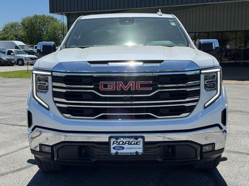 Used 2024 GMC Sierra 1500 SLT w/ SLT Premium Plus Package AWD/4WD image 9
