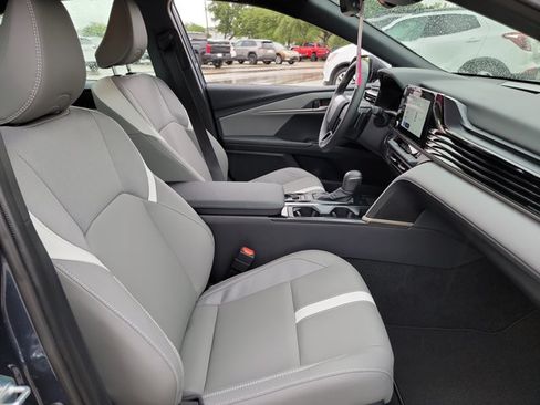 Used 2026 Toyota Camry SE w/ Convenience Package FWD image 14