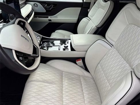 Certified 2024 Lincoln Aviator Black Label image 11