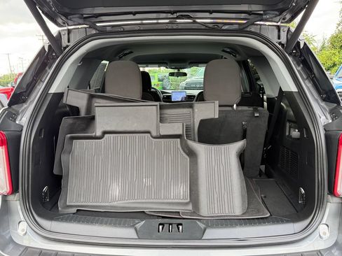 Used 2023 Ford Explorer XLT AWD/4WD image 17