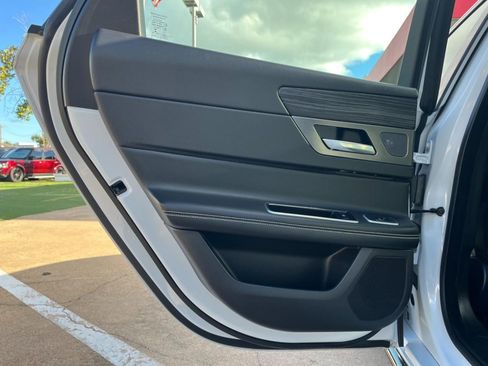 Used 2016 Jaguar XF S image 28