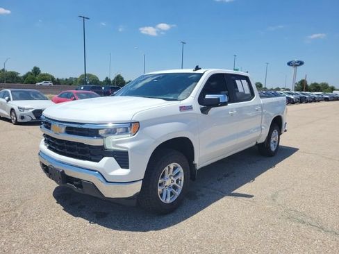 Used 2025 Chevrolet Silverado 1500 LT AWD/4WD image 18