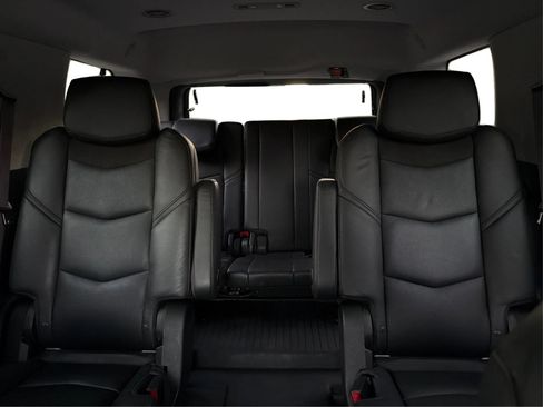 Used 2017 Cadillac Escalade Premium Luxury RWD image 15
