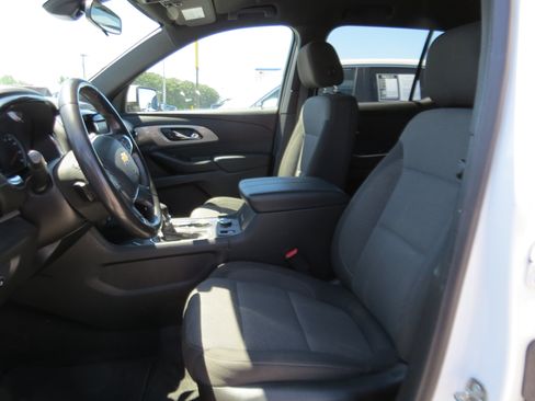 Used 2022 Chevrolet Traverse LT FWD image 14