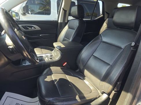 Used 2021 Chevrolet Traverse LT w/ LT Premium Package AWD/4WD image 5