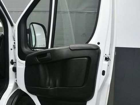 Used 2024 RAM ProMaster 2500 w/ Convenience Group FWD image 12