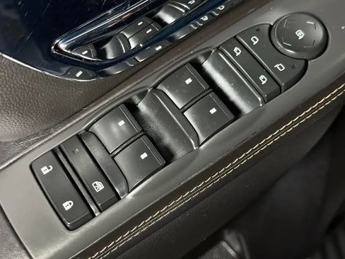 Used 2013 Cadillac Escalade ESV Platinum AWD/4WD image 33