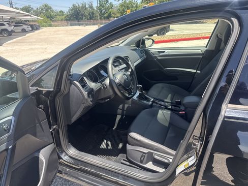 Used 2015 Volkswagen Golf S w/ Lighting Package FWD image 10