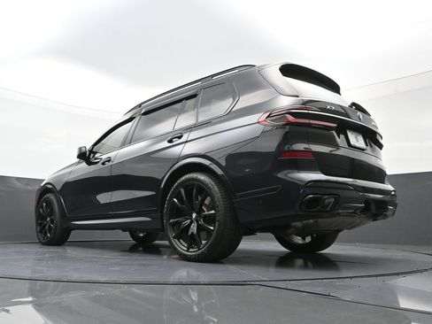 Used 2025 BMW X7 M60i AWD/4WD image 28