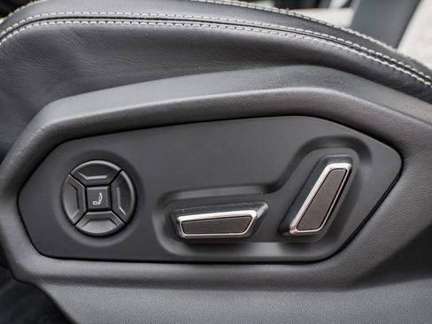 Used 2022 Lamborghini Urus AWD/4WD image 21