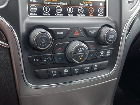 Used 2018 Jeep Grand Cherokee Overland AWD/4WD image 21