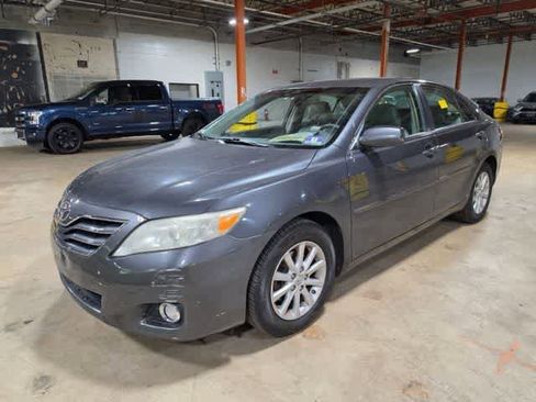 Used 2011 Toyota Camry XLE w/ SE/XLE Extra-Value Pkg FWD image 1