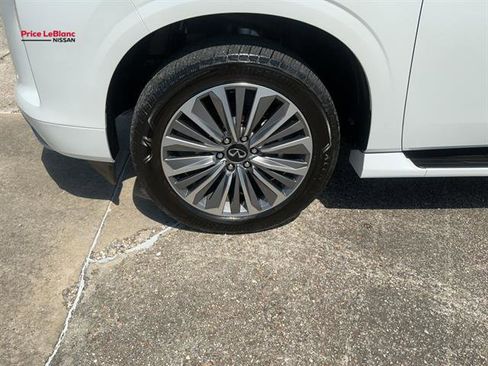 Used 2025 INFINITI QX80 Sensory image 26