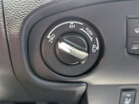 Certified 2022 Nissan Frontier SV AWD/4WD image 27