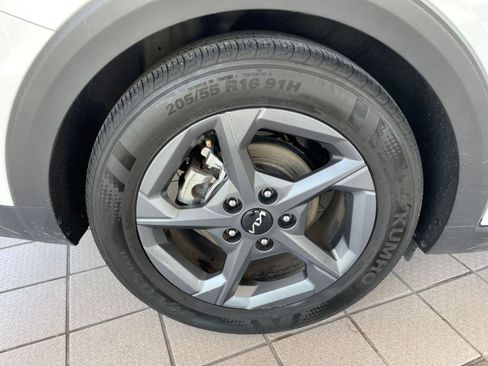 Used 2025 Kia K4 LXS image 29