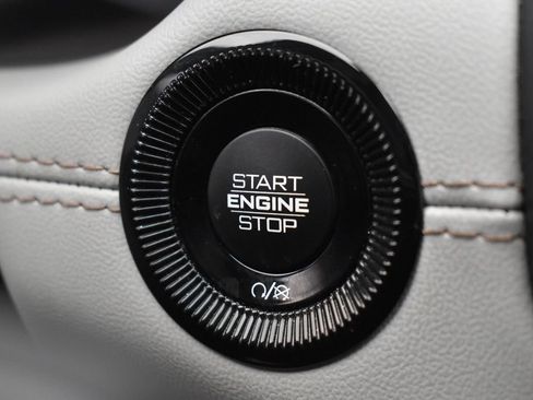 Used 2025 Jeep Compass Limited AWD/4WD image 18