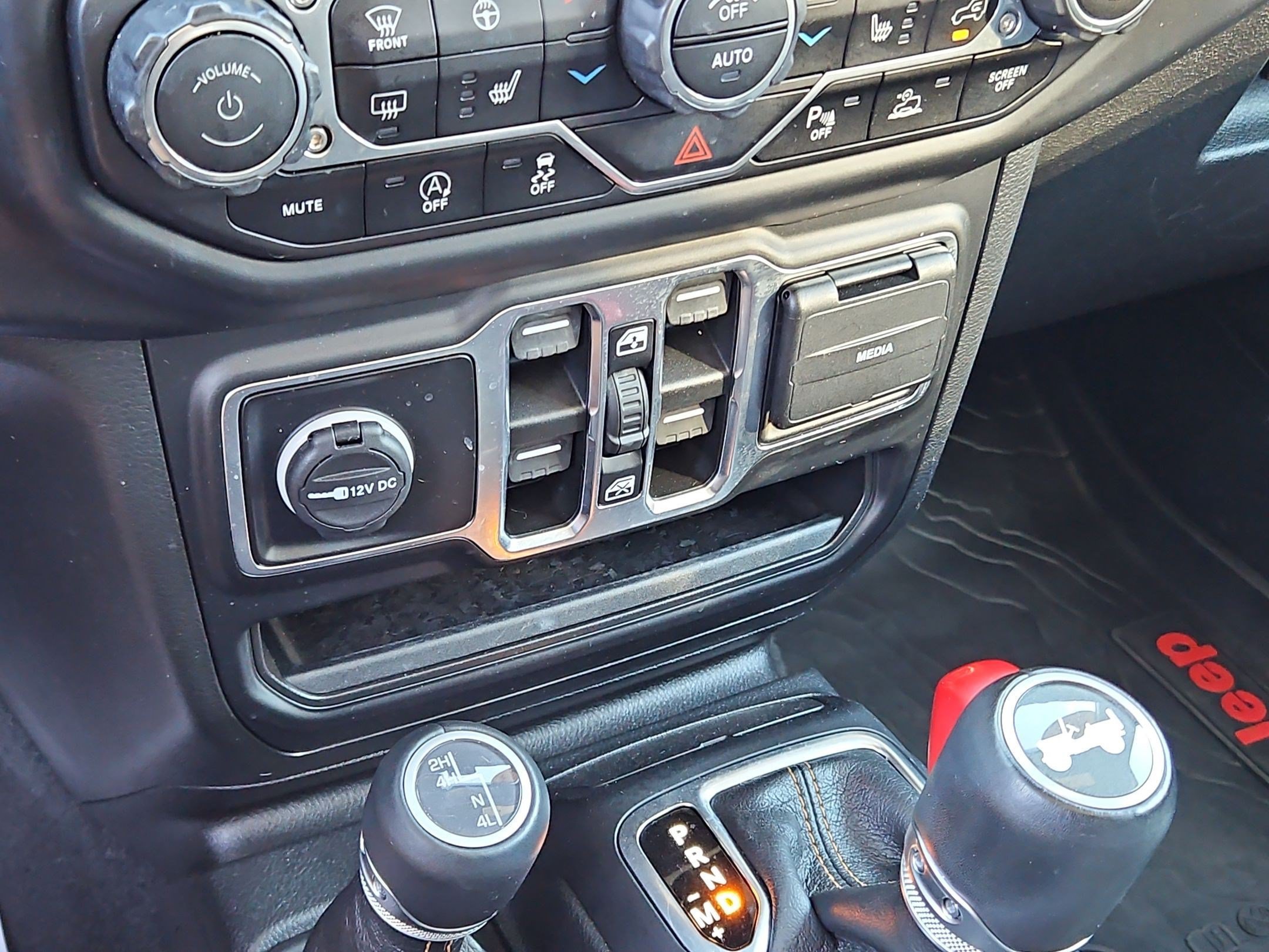 Used 2023 Jeep Wrangler Unlimited Sahara AWD/4WD image 23