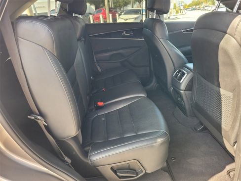 Used 2017 Kia Sorento EX image 15