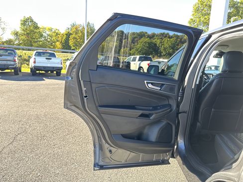 Used 2023 Ford Edge Titanium image 28