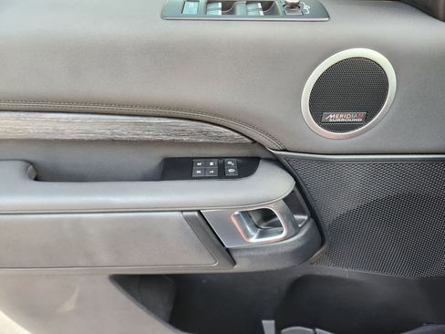 Used 2019 Land Rover Discovery HSE image 26