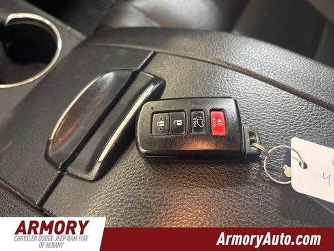 Used 2019 Toyota Highlander XLE image 19