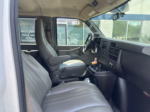 Used 2019 Chevrolet Express 3500 LS RWD image 10