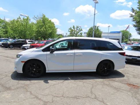 Used 2023 Honda Odyssey Sport image 3