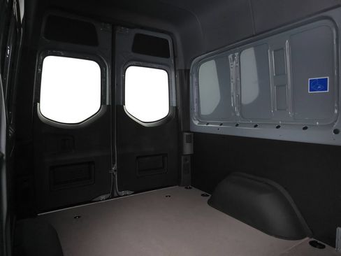 Used 2024 Mercedes-Benz Sprinter 2500 image 29
