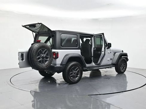 Used 2024 Jeep Wrangler Unlimited Rubicon AWD/4WD image 54
