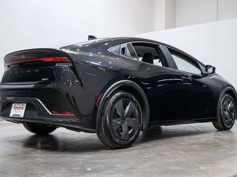 Used 2025 Toyota Prius LE image 9