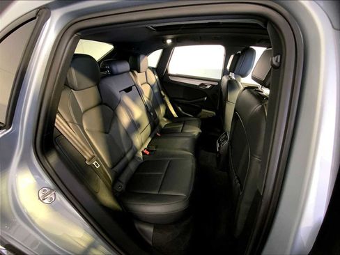 Certified 2023 Porsche Macan AWD/4WD image 23