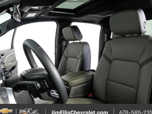 Used 2026 Chevrolet Colorado ZR2 w/ Technology Package AWD/4WD image 5
