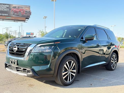 Used 2025 Nissan Pathfinder Platinum FWD image 1