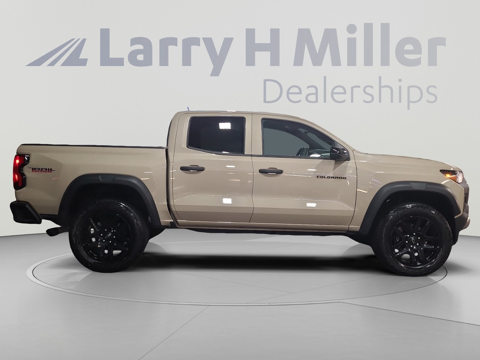 Used 2024 Chevrolet Colorado Trail Boss w/ Technology Package AWD/4WD image 6
