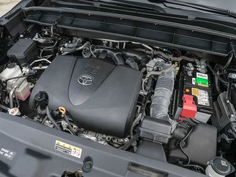 Used 2020 Toyota Highlander LE FWD image 29