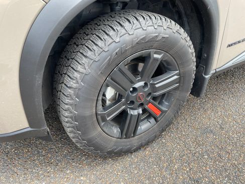 Used 2025 Nissan Rogue SV AWD/4WD image 13