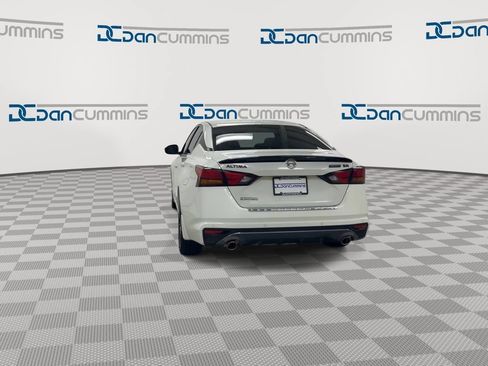 Used 2022 Nissan Altima 2.5 SR w/ Midnight Edition Package FWD image 7