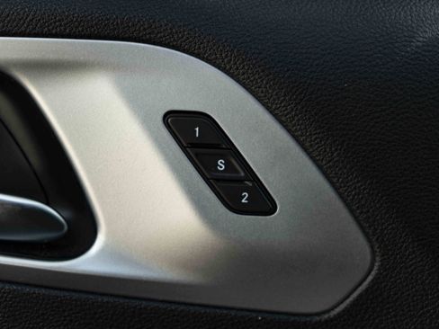 Used 2021 Chrysler Pacifica Touring-L w/ Uconnect Theater Family Group FWD image 37