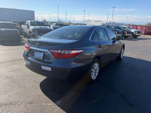 Used 2017 Toyota Camry LE image 6