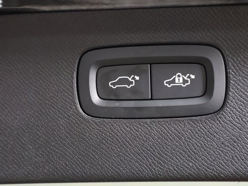 Used 2024 Volvo XC90 B6 Ultimate w/ Protection Package Premier image 25