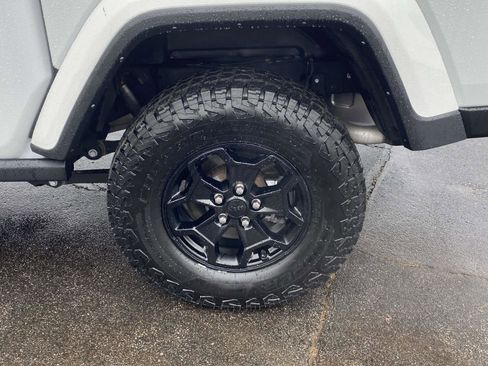 Certified 2021 Jeep Gladiator Willys image 24