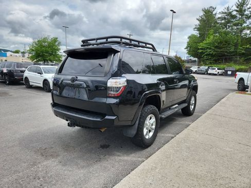 Used 2017 Toyota 4Runner SR5 AWD/4WD image 5