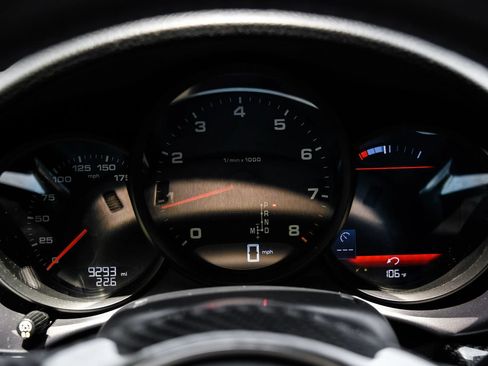 Used 2019 Porsche 718 Boxster RWD image 16