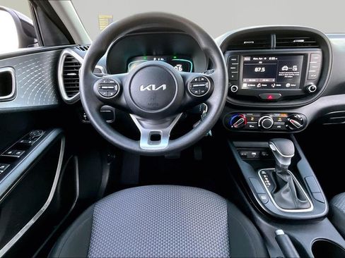 Used 2023 Kia Soul LX w/ LX Technology Package image 7
