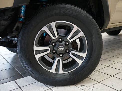 Used 2016 Toyota Tacoma TRD Off-Road w/ Towing Package AWD/4WD image 54
