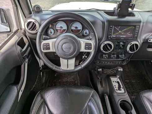 Used 2014 Jeep Wrangler Unlimited Sahara AWD/4WD image 15