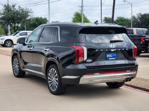Used 2025 Hyundai Palisade Calligraphy FWD image 3