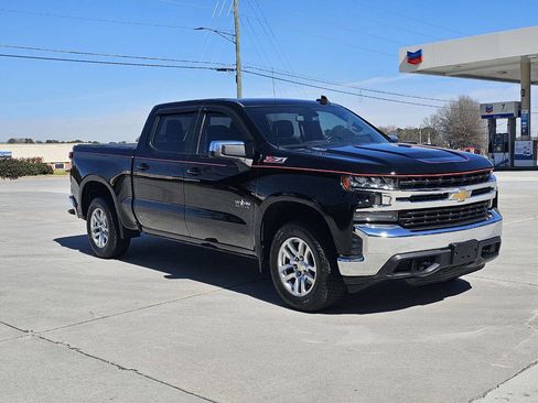 Used 2021 Chevrolet Silverado 1500 LT w/ Z71 Off-Road Package image 3